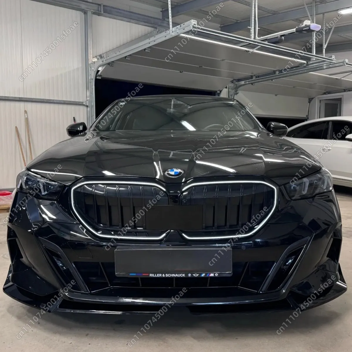 4PCS Front Bumper Lip Splitter for BMW G60 G61 520d 530e 550e I5 M60 M Sport 2023-2025 M-Performance Style Bodykit Trim Tuning
4PCS Front Bumper Lip Splitter for BMW G60 G61 520d 530e 550e I5 M60 M Sport 2023-2025 M-Performance Style Bodykit Trim Tuning