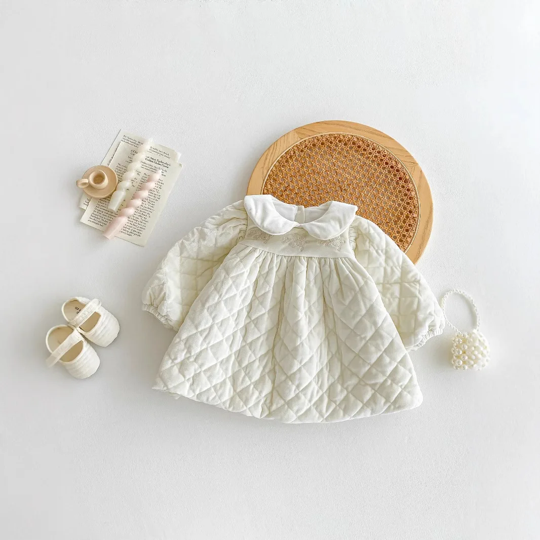 Baby winter dress girl plus velvet padded skirt children's sweet and lovely doll lapel clip cotton.
Baby winter dress girl plus velvet padded skirt children's sweet and lovely doll lapel clip cotton.