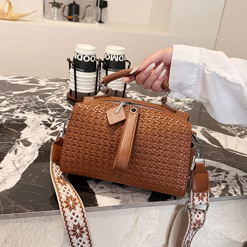 Модная женская сумка через плечо 2025 года, универсальный кошелек на плечо, модная сумка-тоут с верхней ручкой, шикарная дневная сумка, стильная сумка на ремне
Модная женская сумка через плечо 2025 года, универсальный кошелек на плечо, модная сумка-тоут с верхней ручкой, шикарная дневная сумка, стильная сумка на ремне 