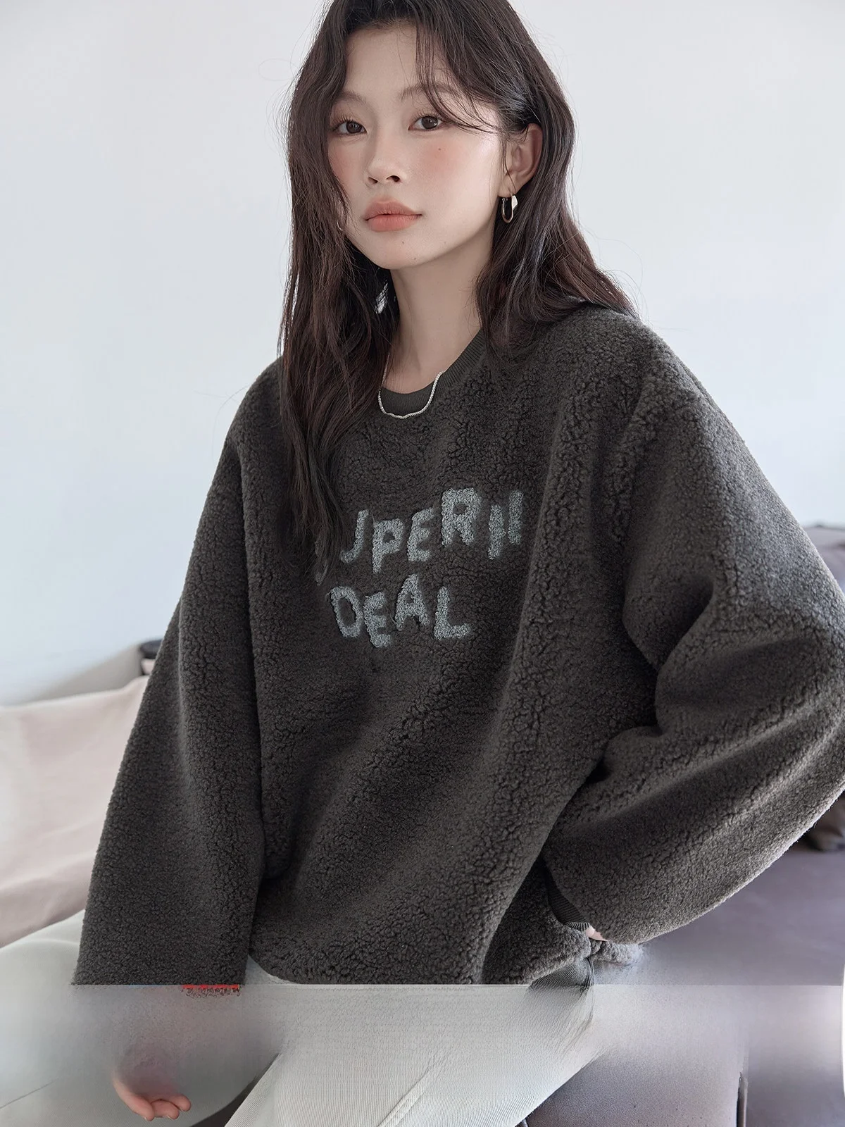 Women's Fleece-Lined round Neck Sweatshirt Loose Versatile Top Korean Style Commute Fashion Long Sleeve Regular Length
Women's Fleece-Lined round Neck Sweatshirt Loose Versatile Top Korean Style Commute Fashion Long Sleeve Regular Length
