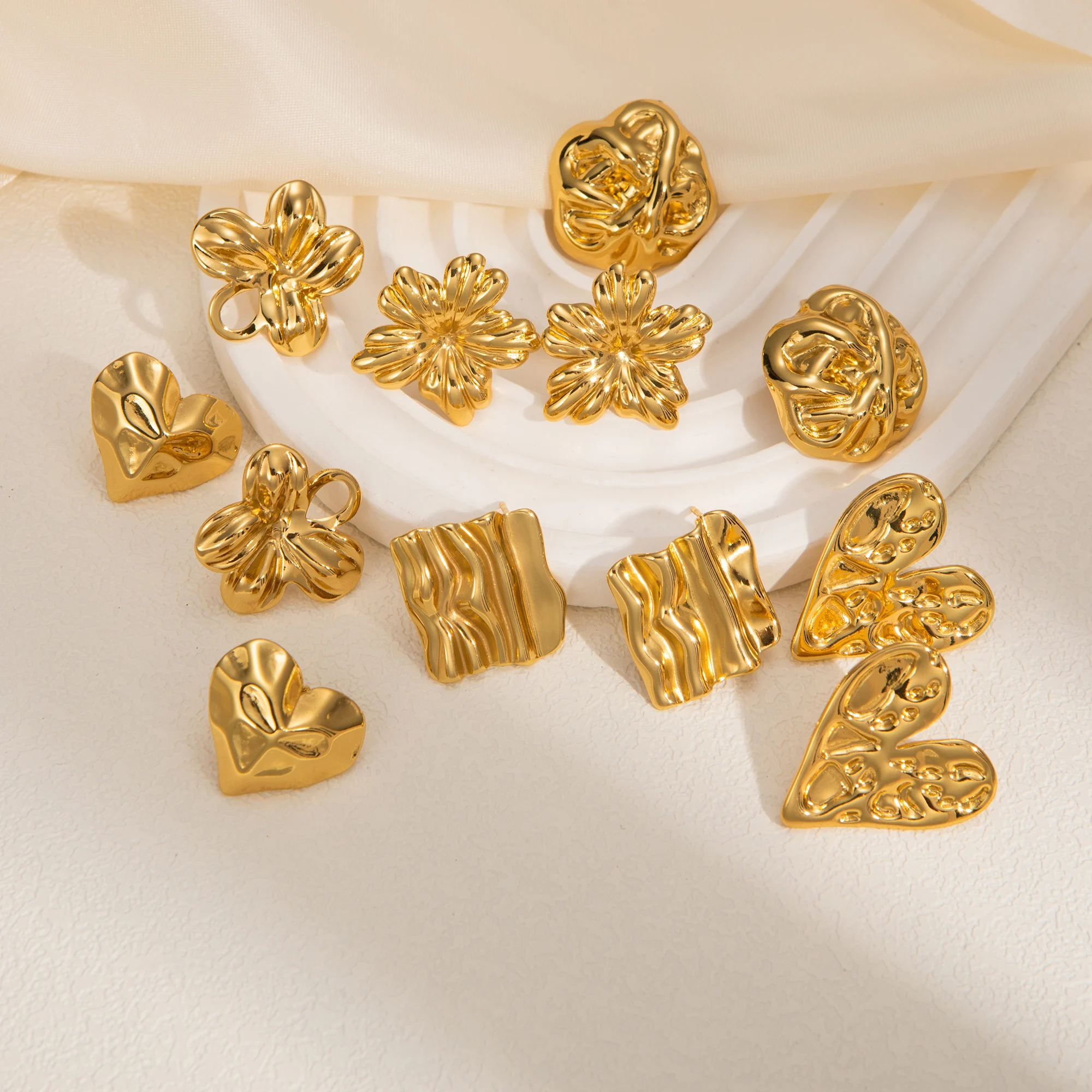 Stainless Steel Gold Plated Metal Stud Earrings For Women Heart Shape Flower Geometric Earring Party Wedding Festival Jewelry 
Stainless Steel Gold Plated Metal Stud Earrings For Women Heart Shape Flower Geometric Earring Party Wedding Festival Jewelry