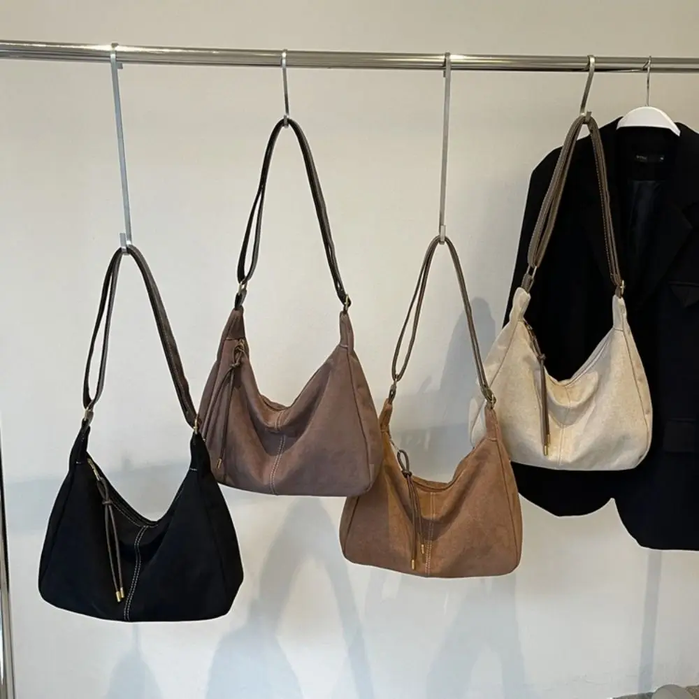 Brown Suede Velvet Shoulder Bag Large Capacity Solid Color Vintage PU Crossbody Bag Korean Style Handbag Female Tote Bag
Brown Suede Velvet Shoulder Bag Large Capacity Solid Color Vintage PU Crossbody Bag Korean Style Handbag Female Tote Bag