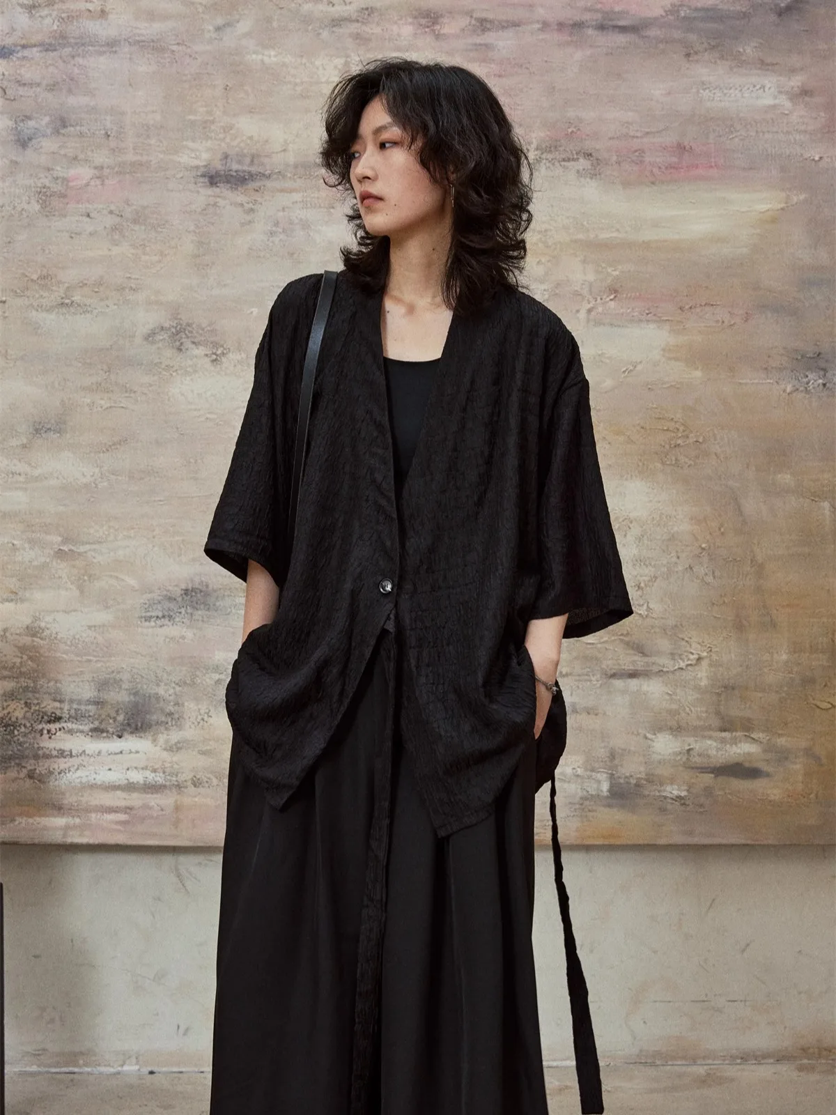 SUNYVONNE Chinese Style V-Neck Short Sleeve Shirt Loose Texture Zen Top with Belt New Small Audience Design Commute Style Pol...
SUNYVONNE Chinese Style V-Neck Short Sleeve Shirt Loose Texture Zen Top with Belt New Small Audience Design Commute Style Pol...