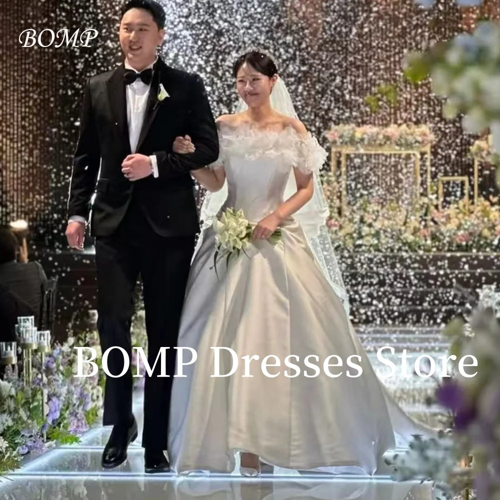 BOMP Flowers Wedding Dress Off the Shoulder A-Line Floor Length Sweep Train Taffeta Bridal Gowns Korea Photo Shoot Customized
BOMP Flowers Wedding Dress Off the Shoulder A-Line Floor Length Sweep Train Taffeta Bridal Gowns Korea Photo Shoot Customized