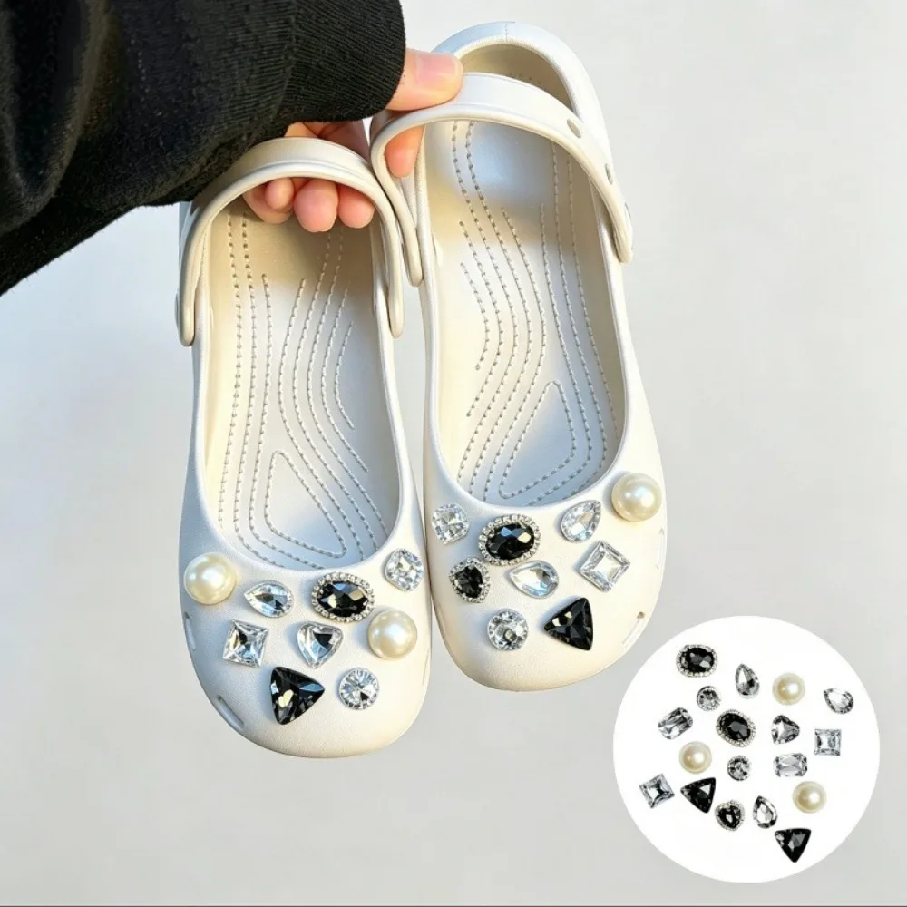 Fashion Resin+Rhinestone Shoe Charms Set DIY Detachable DIY Shoe Decorations Butterfly Bow Flower Style Clog Charms Beach Shoes
Fashion Resin+Rhinestone Shoe Charms Set DIY Detachable DIY Shoe Decorations Butterfly Bow Flower Style Clog Charms Beach Shoes