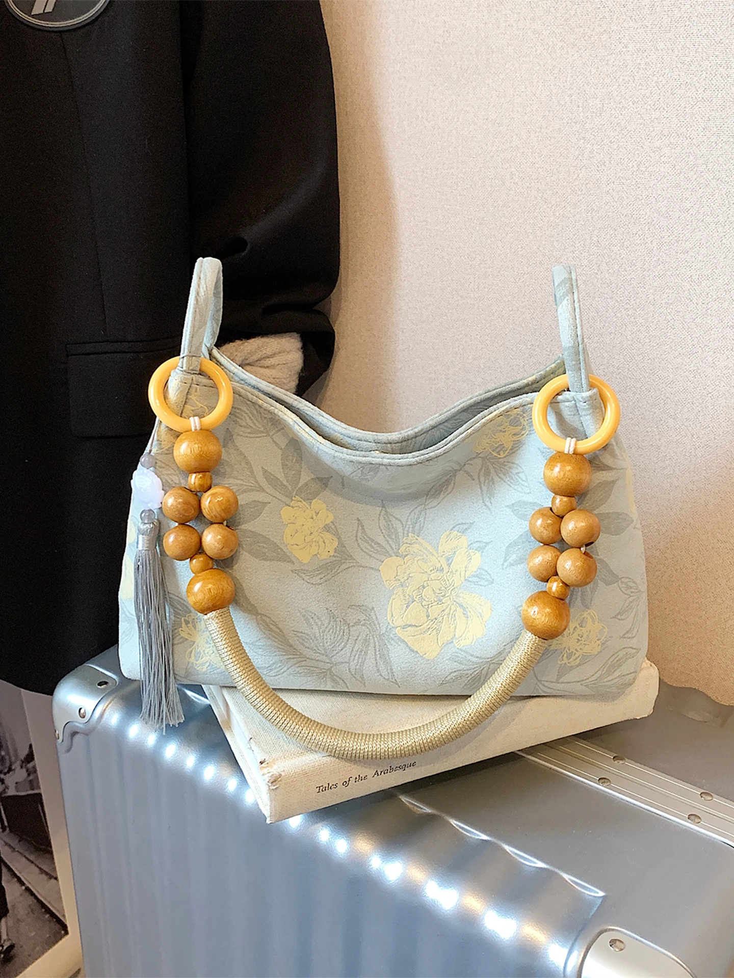 New Chinese Style Embroidered Women's Shoulder Bag Large Capacity Fashionable Handbag Casual Simple Style Soft Fabric Tote Bag
New Chinese Style Embroidered Women's Shoulder Bag Large Capacity Fashionable Handbag Casual Simple Style Soft Fabric Tote Bag