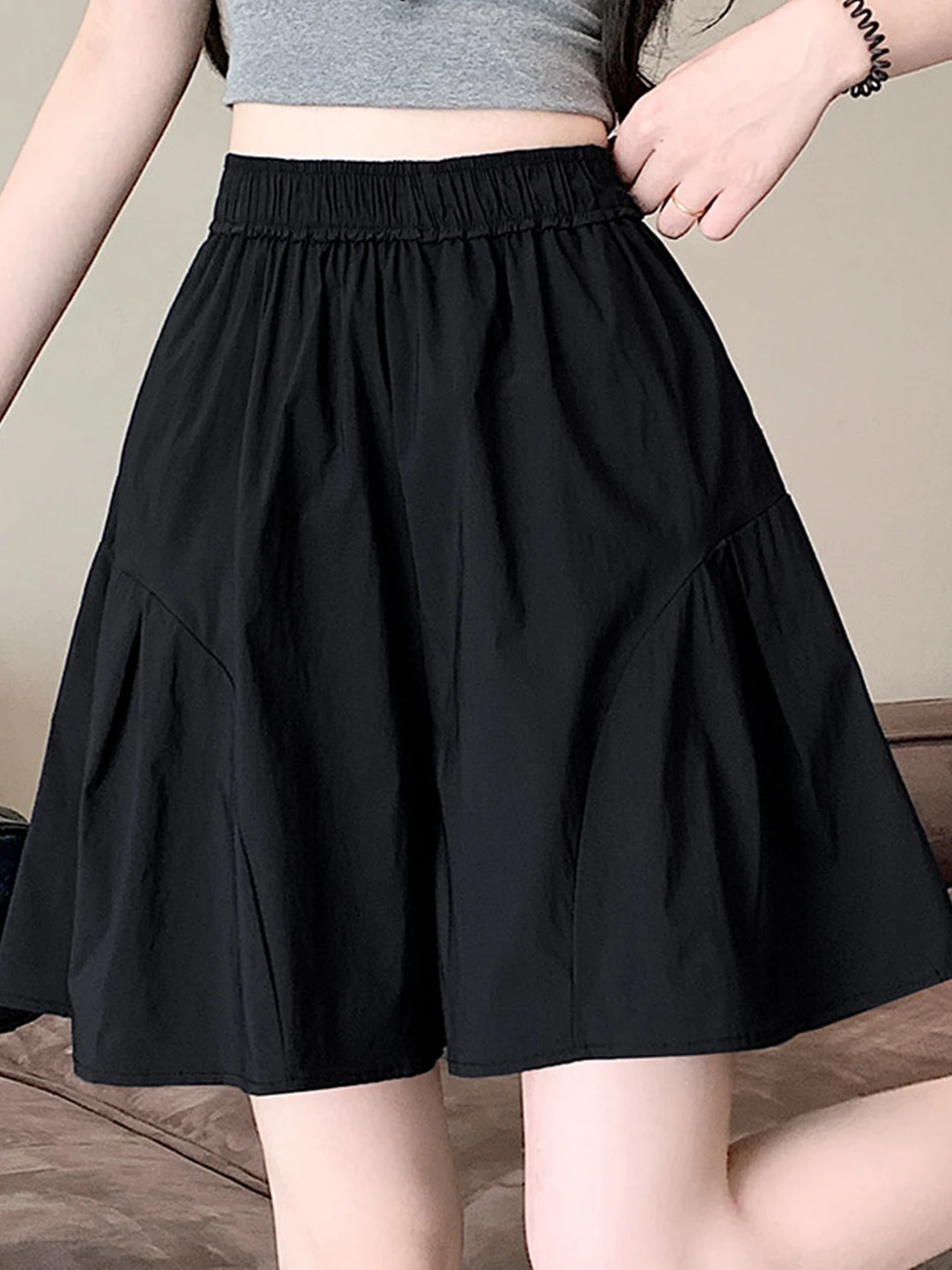 Summer High Waist Ice Silk Quick Dry Thin Wide Leg Shorts Women Loose Casual plus Size Slimming Five-Quarter Pants Trendy
Summer High Waist Ice Silk Quick Dry Thin Wide Leg Shorts Women Loose Casual plus Size Slimming Five-Quarter Pants Trendy