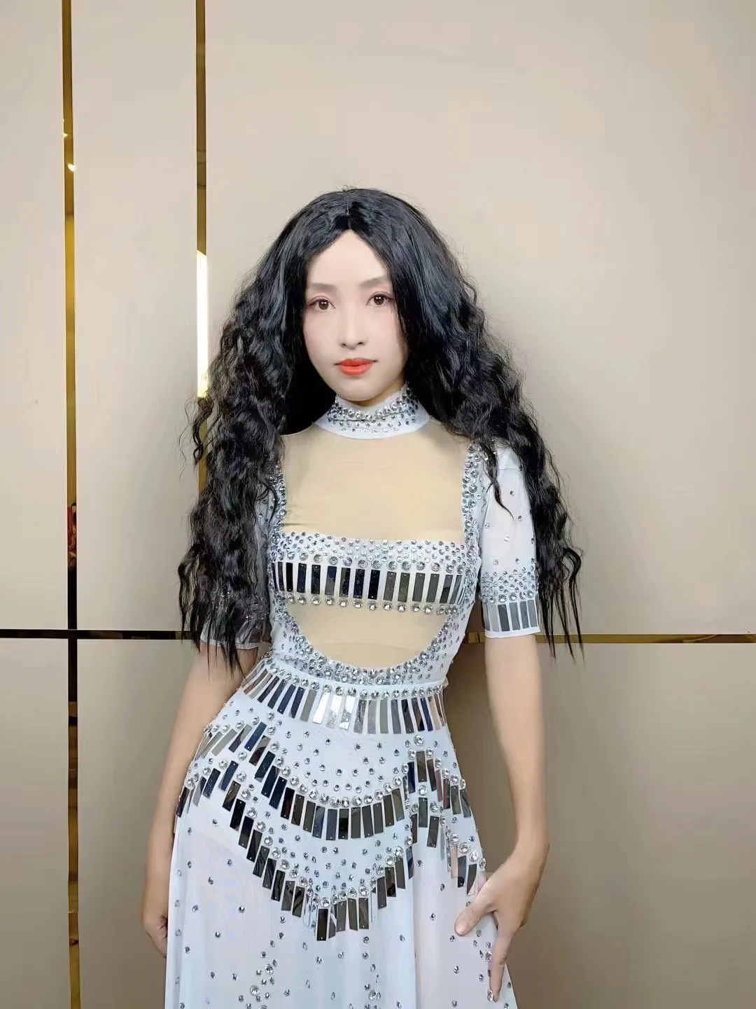 2023 New Women Elastic Mesh Tight Short Sleeve Sequin Crystal Diamond Dress Bar Female Singer Dancer Stage Performance Costume
2023 New Women Elastic Mesh Tight Short Sleeve Sequin Crystal Diamond Dress Bar Female Singer Dancer Stage Performance Costume