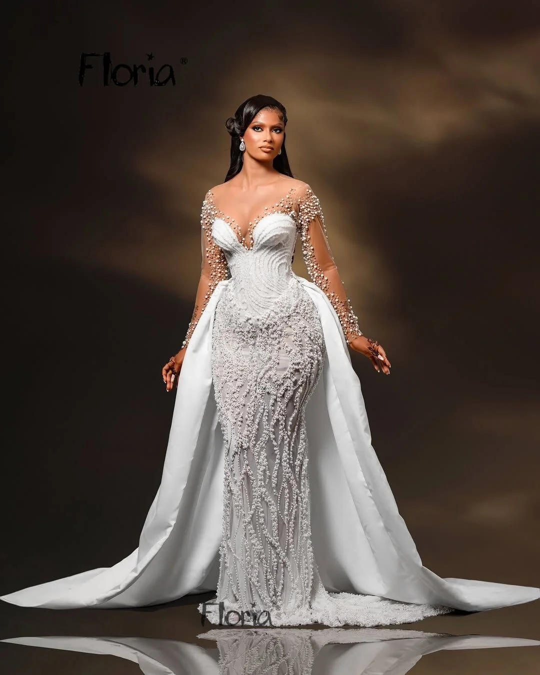 Dubai Detachable Train White Wedding Dress Pearls Two Pieces Bridal Gown Sheer Neck Customized 2025 robe de soirée mariage
Dubai Detachable Train White Wedding Dress Pearls Two Pieces Bridal Gown Sheer Neck Customized 2025 robe de soirée mariage