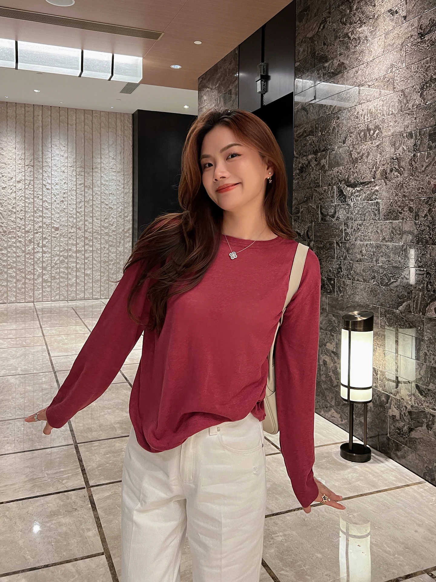 Linmei Spring New Sle Simple round Ne Loose Slim Long Sve Silk Base irt Women's Top Commute Pure Color Loose Fit T-s...
Linmei Spring New Sle Simple round Ne Loose Slim Long Sve Silk Base irt Women's Top Commute Pure Color Loose Fit T-s...