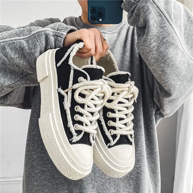 Men's and women's casual shoes Low-top canvas shoes new men's sneakers Fashion breathable canvas sneakers Non-slip flat bottom c
Men's and women's casual shoes Low-top canvas shoes new men's sneakers Fashion breathable canvas sneakers Non-slip flat bottom c