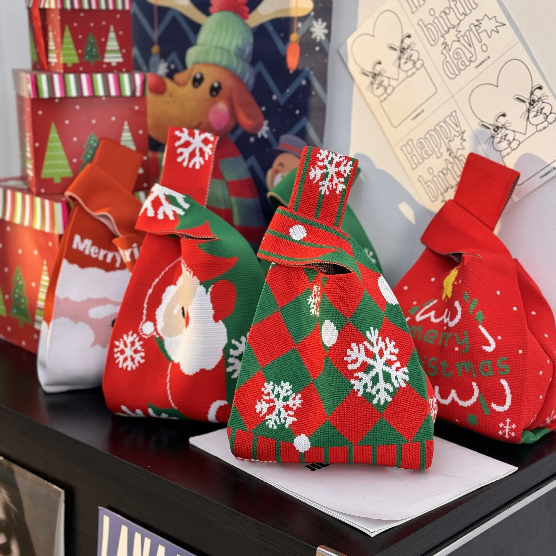 Christmas gift bag hand-held knitted bag holiday gift women's handbag
Christmas gift bag hand-held knitted bag holiday gift women's handbag