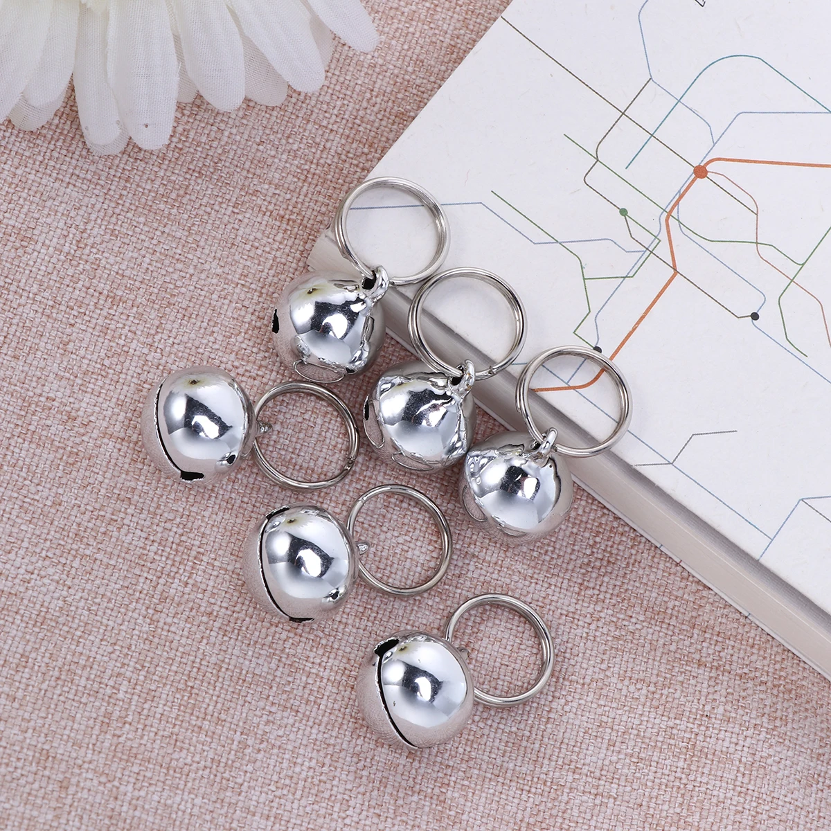 12Pcs 16mm Copper Pet Bells Necklace for Cat Durable Metal Material Small Design Lovely Gift Comfortable Wear
12Pcs 16mm Copper Pet Bells Necklace for Cat Durable Metal Material Small Design Lovely Gift Comfortable Wear