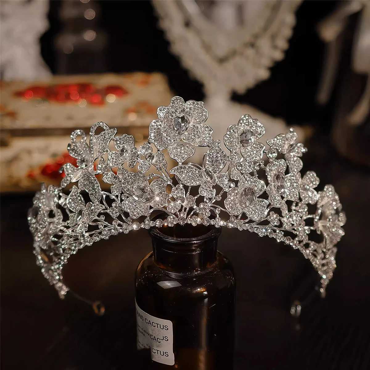 Элегантная роскошная корона для волос тяжелого качества, элегантная студийная фотография, цветочный свадебный ободок для невесты, аксессуары для волос
Элегантная роскошная корона для волос тяжелого качества, элегантная студийная фотография, цветочный свадебный ободок для невесты, аксессуары для волос