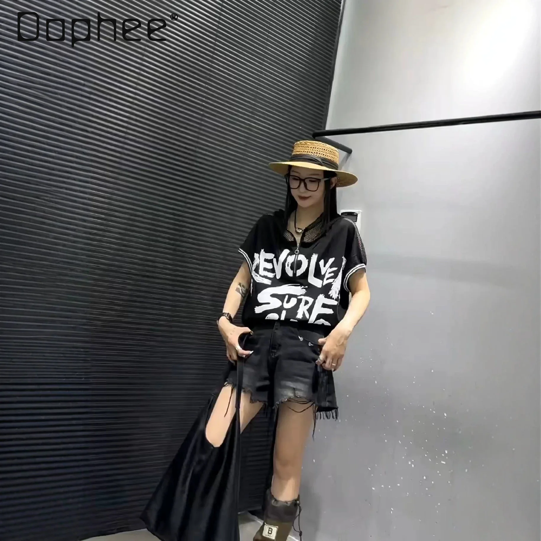 European T-shirt Women's Summer New Personalized Letter Printing Half Zipper Mesh Splicing Hooded Design Short-sleeved Top
European T-shirt Women's Summer New Personalized Letter Printing Half Zipper Mesh Splicing Hooded Design Short-sleeved Top