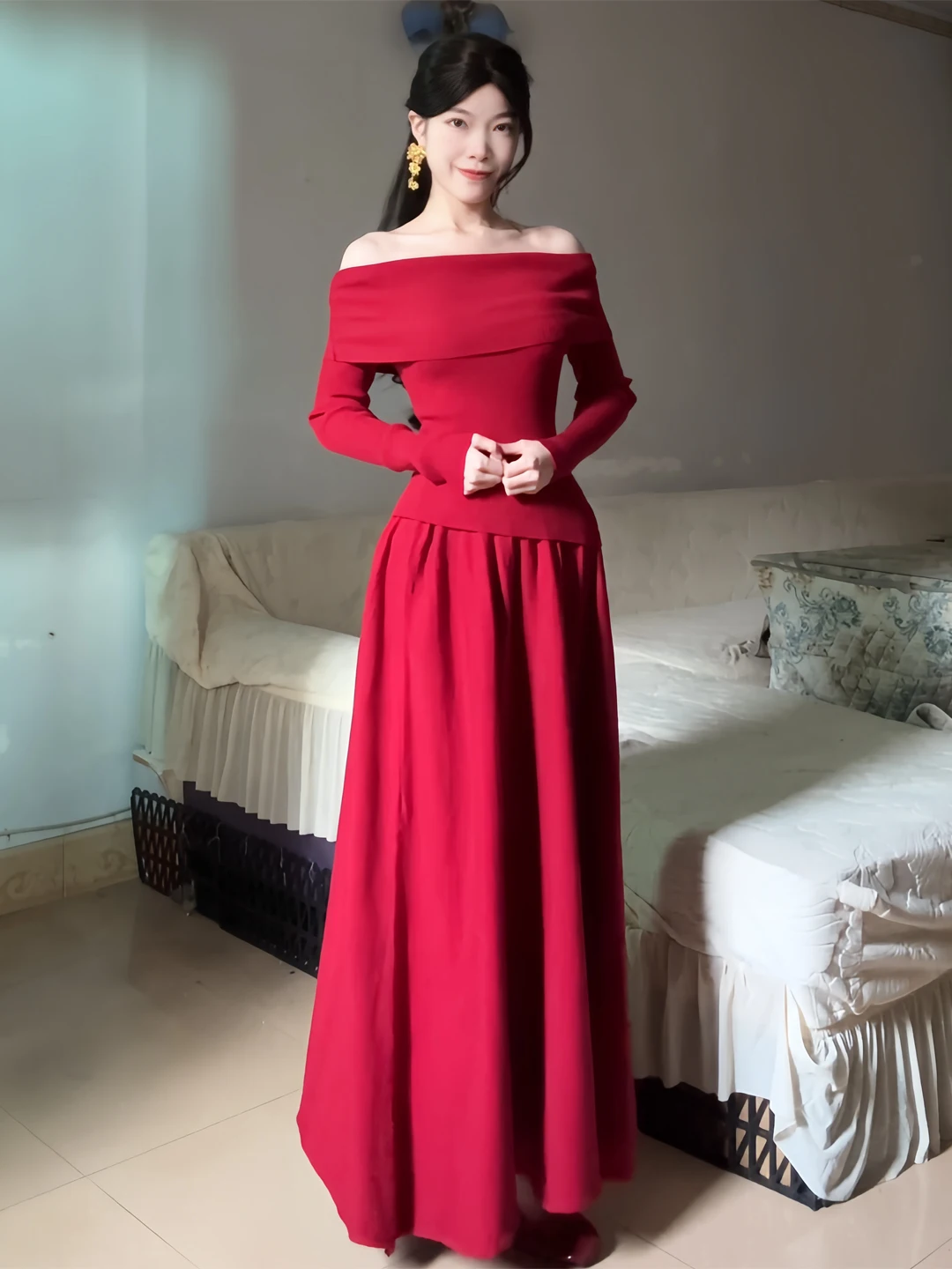 Elegant Red Knitted One-Shoulder Long Sleeve Dress Women's High Waist Birthday Gift Dress High Quality Two-Piece Set
Elegant Red Knitted One-Shoulder Long Sleeve Dress Women's High Waist Birthday Gift Dress High Quality Two-Piece Set