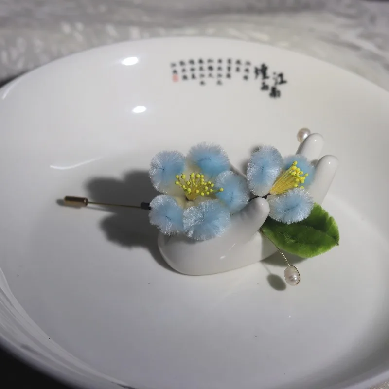 Heritage Velvet Silk Brooch for Hanfu Cheongsam Daily New Chinese Hair Accessory Travel Souvenir Gift Traditional Elegant Women
Heritage Velvet Silk Brooch for Hanfu Cheongsam Daily New Chinese Hair Accessory Travel Souvenir Gift Traditional Elegant Women
