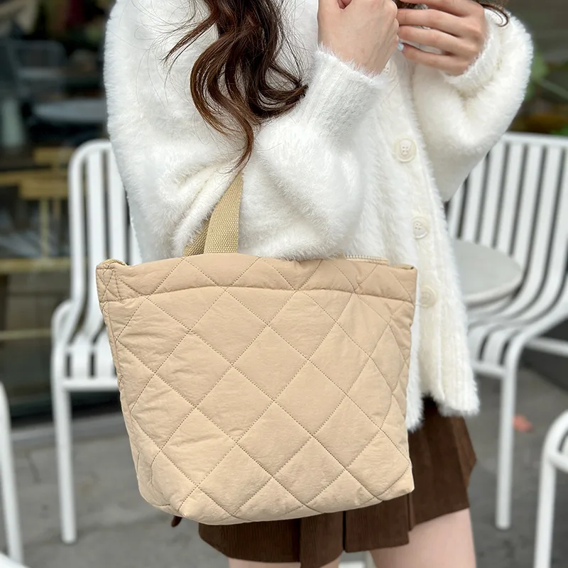 Winter Fashion Shoulder Bag Space Cotton Handbag Women Tote Bags Simple Padded Ladies Quilted Shopper Bag
Winter Fashion Shoulder Bag Space Cotton Handbag Women Tote Bags Simple Padded Ladies Quilted Shopper Bag
