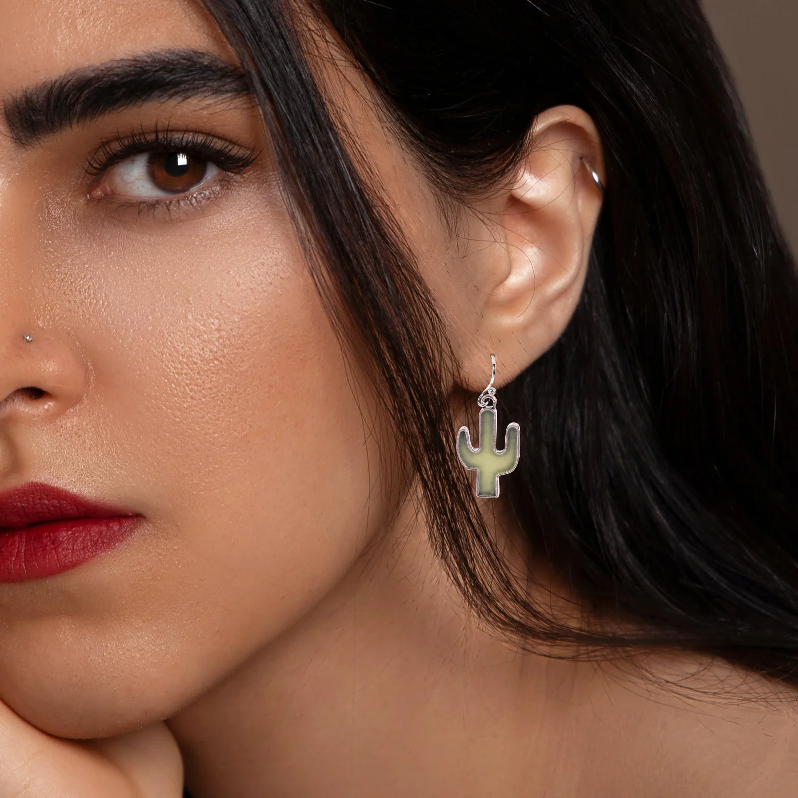 1Pair Glow in The Dark Cactus Earrings Versatile for Costume Party Cactus Moon Ear Studs Stylish Lightweight Jewelry
1Pair Glow in The Dark Cactus Earrings Versatile for Costume Party Cactus Moon Ear Studs Stylish Lightweight Jewelry