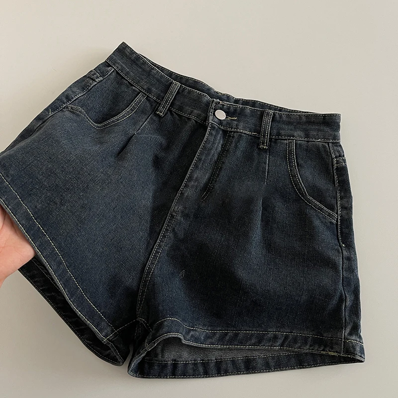 Women's Denim Shorts Retro Temperament Loose Short Jeans 2024 Summer New Korean Versatile High Waist Slim Wide Leg Shorts
Women's Denim Shorts Retro Temperament Loose Short Jeans 2024 Summer New Korean Versatile High Waist Slim Wide Leg Shorts
