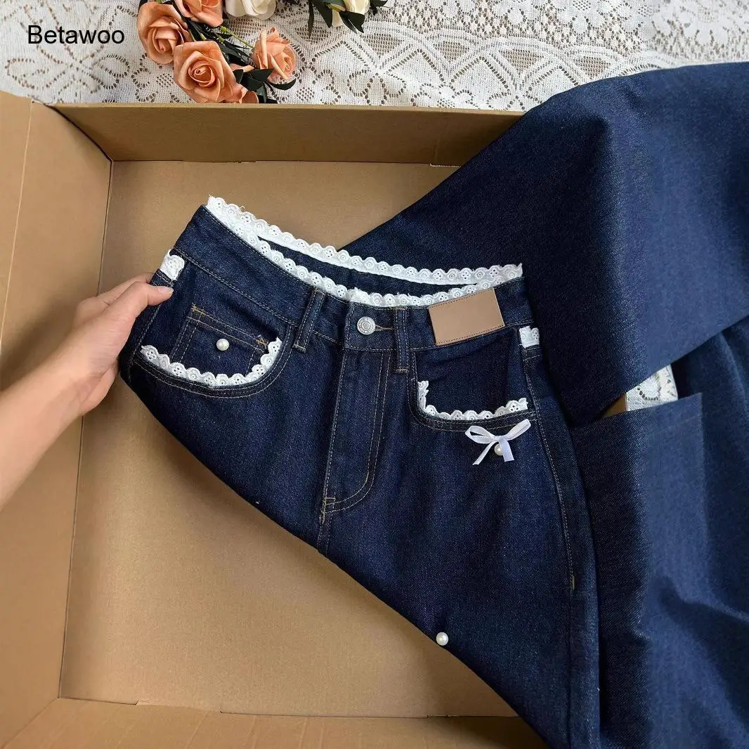 Women's Vintage Lace Trim High Waist Straight Leg Jeans Dark Blue Denim Pants with Ruffle Detail Loose Fit Casual Trousers
Women's Vintage Lace Trim High Waist Straight Leg Jeans Dark Blue Denim Pants with Ruffle Detail Loose Fit Casual Trousers