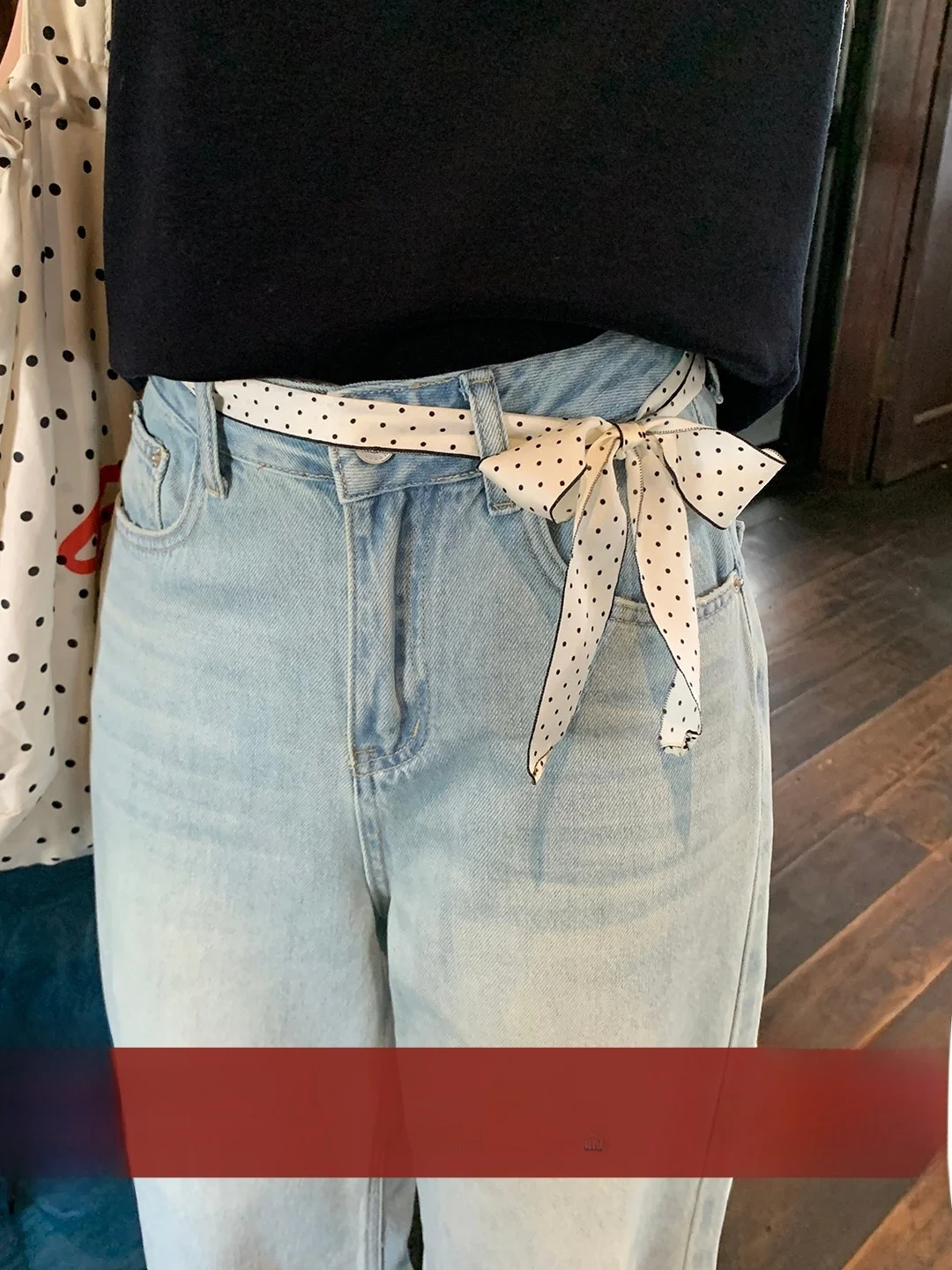 Women's Loose Fit High Waist Jeans with Water Wave Texture And Faded Effect Casual Comfortable Wide Leg Pants Spring Season
Women's Loose Fit High Waist Jeans with Water Wave Texture And Faded Effect Casual Comfortable Wide Leg Pants Spring Season