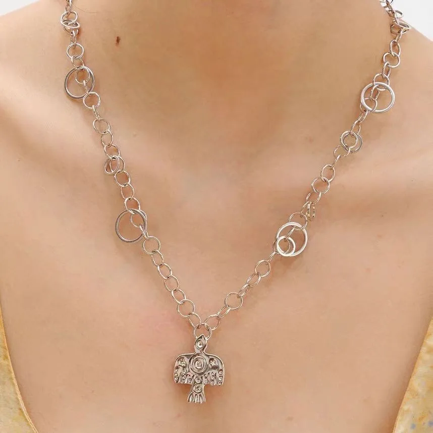 2025 New Fashionable Men's and Women's Interlocking Trend INS Style Simple Bird Pendant Adjustable Length Gift
2025 New Fashionable Men's and Women's Interlocking Trend INS Style Simple Bird Pendant Adjustable Length Gift