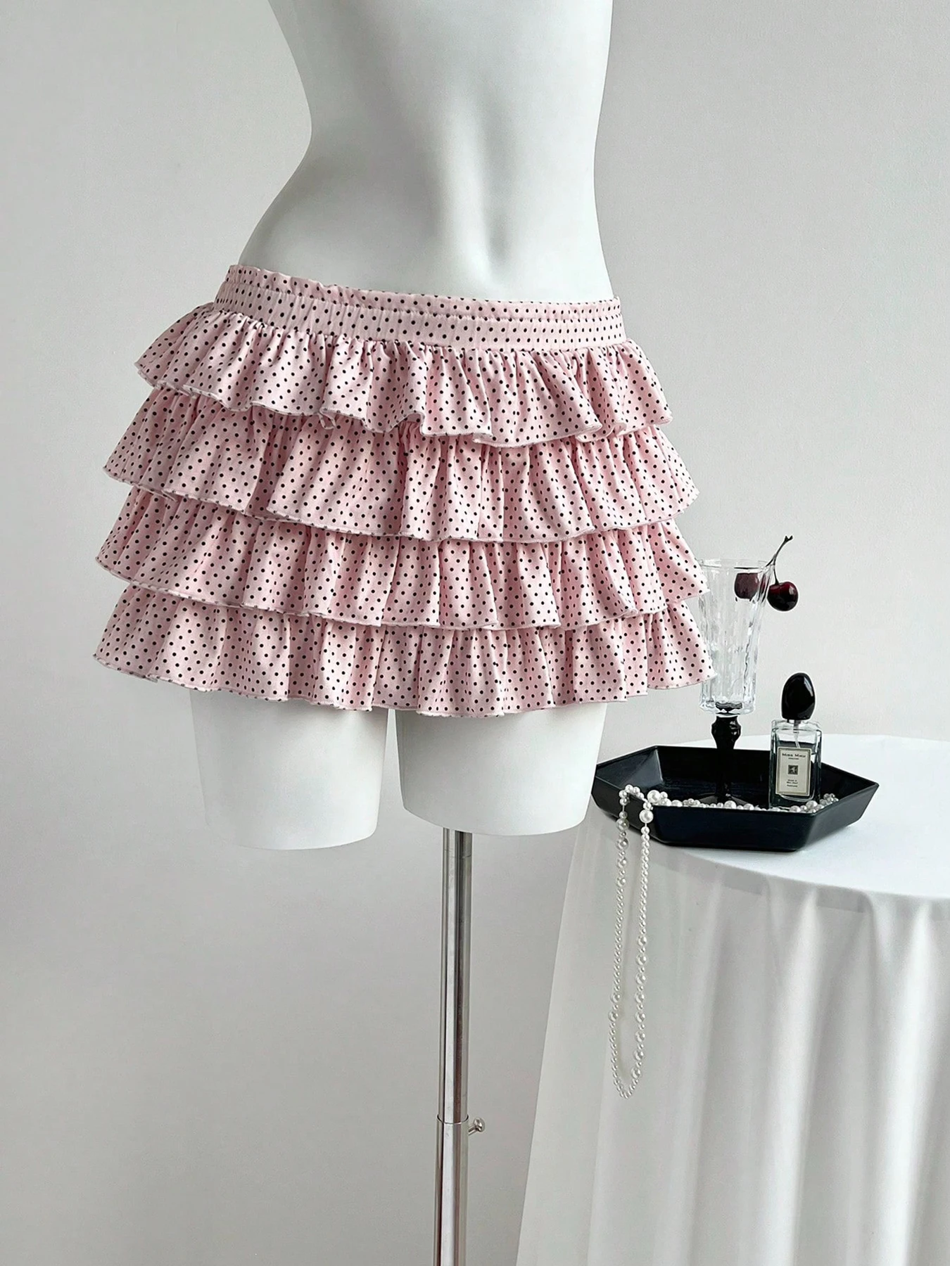 New minimalist pink midi skirt with polka dot cake skirt for women, slimming and versatile short skirt
New minimalist pink midi skirt with polka dot cake skirt for women, slimming and versatile short skirt