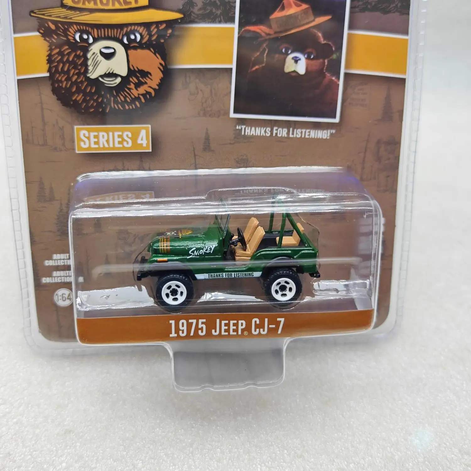 1:64 копченый медведь серии 4-1975 CJ-7 «Дяки для прослушивания» литая под давлением модель автомобиля из металлического сплава украшения автомобиля коллекция подарков 
1:64 копченый медведь серии 4-1975 CJ-7 «Дяки для прослушивания» литая под давлением модель автомобиля из металлического сплава украшения автомобиля коллекция подарков