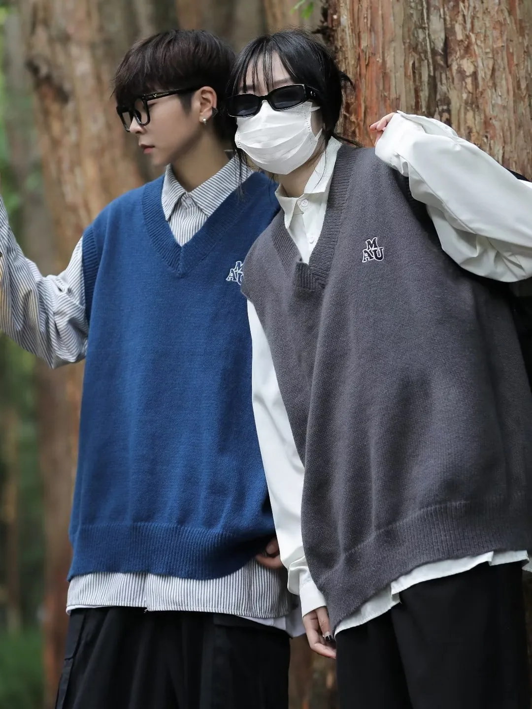 Мужской вязаный жилет в американском ретро-стиле с V-образным вырезом, свободный повседневный топ с подплечниками, молодежный, энергичный, стандартной длины
Мужской вязаный жилет в американском ретро-стиле с V-образным вырезом, свободный повседневный топ с подплечниками, молодежный, энергичный, стандартной длины