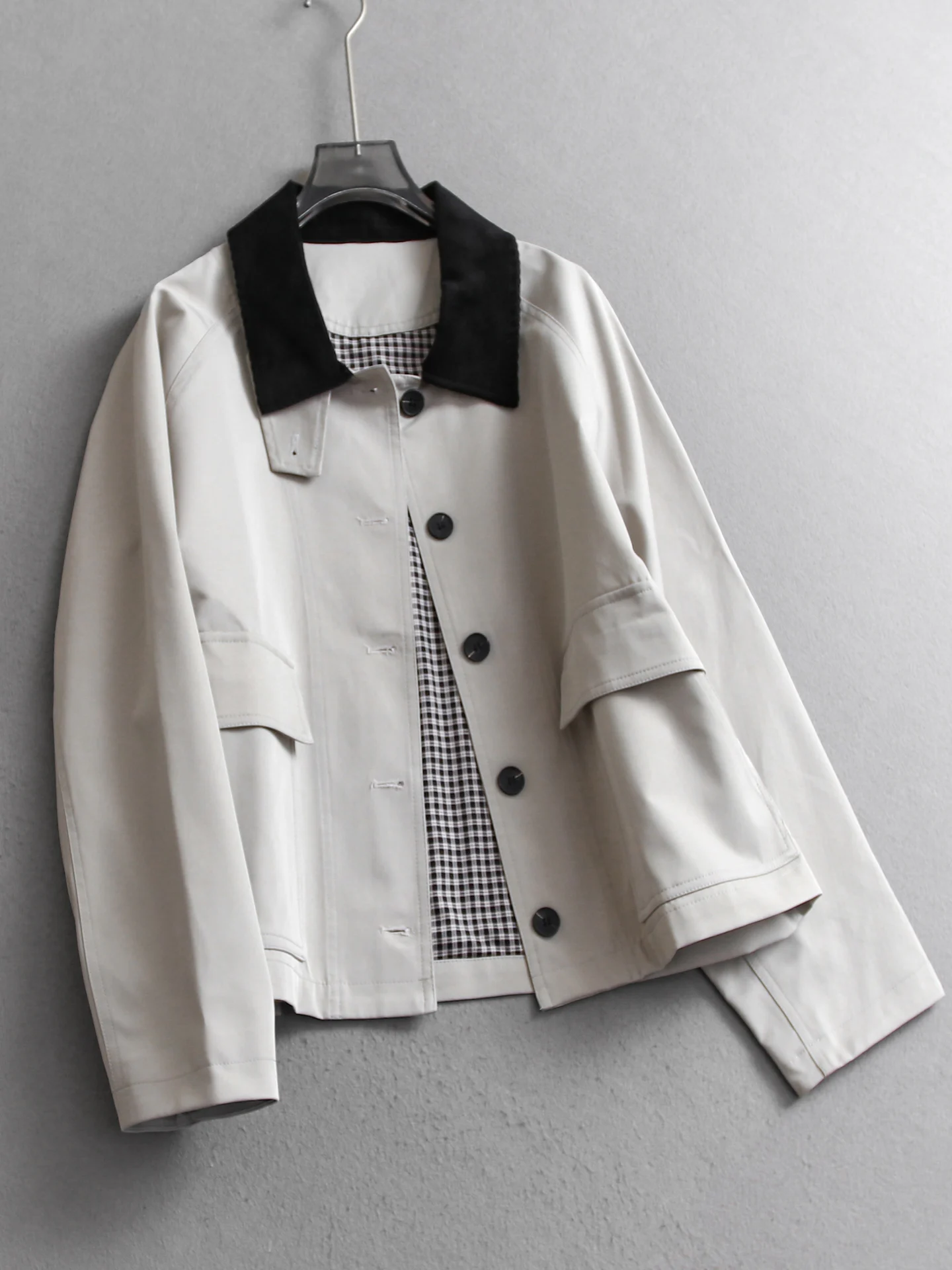 Barn Style Color Block Long Sleeve Slimming Women's Jacket Loose Fit Shoulder Insert Pocket Design Polyester Short Coat
Barn Style Color Block Long Sleeve Slimming Women's Jacket Loose Fit Shoulder Insert Pocket Design Polyester Short Coat