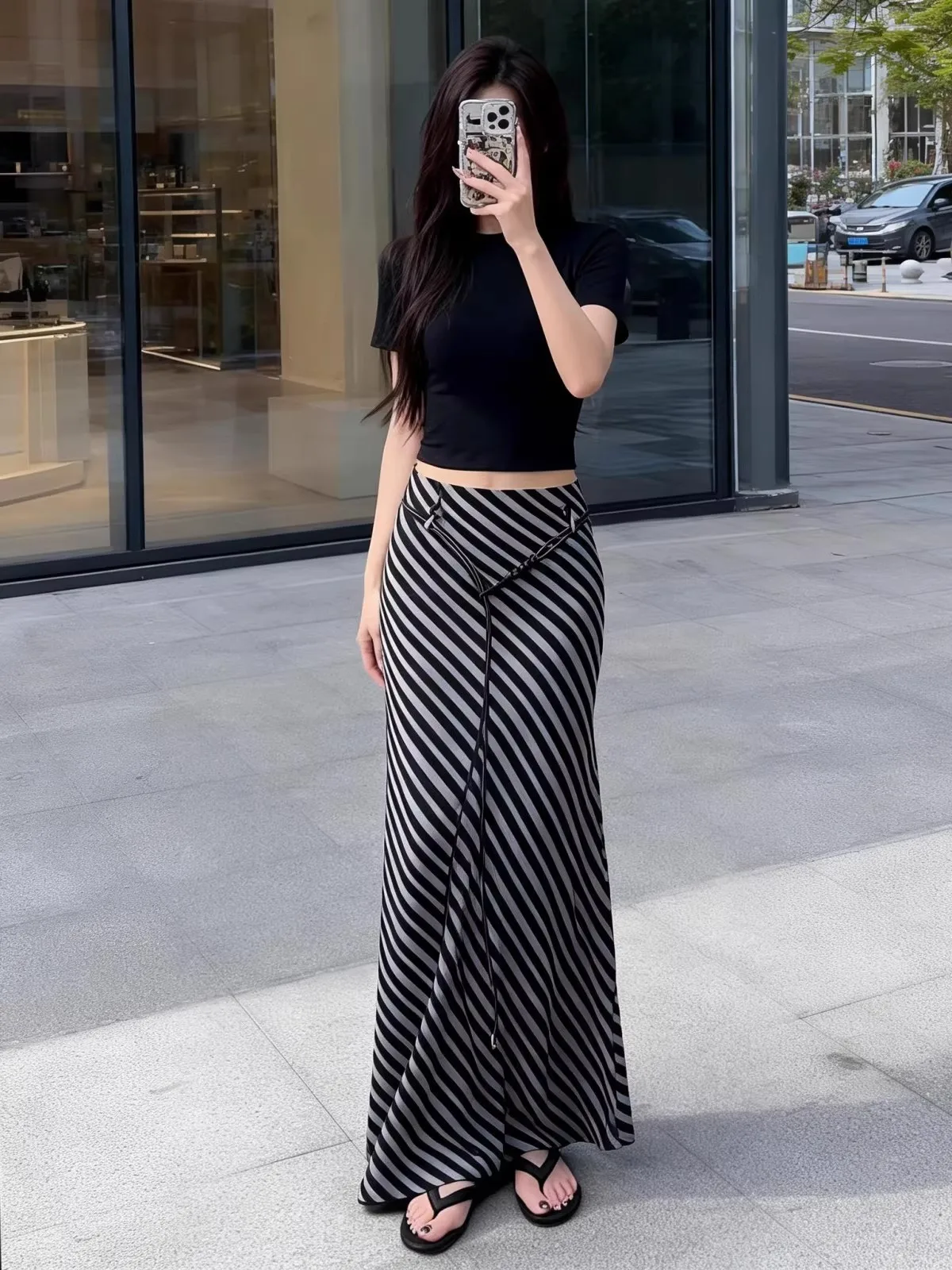 2026 Summer New Style Women's High Waist A-Line Midi Skirt Korean Striped Belted Slim Fit Casual Thin Material Long Skirt
2026 Summer New Style Women's High Waist A-Line Midi Skirt Korean Striped Belted Slim Fit Casual Thin Material Long Skirt