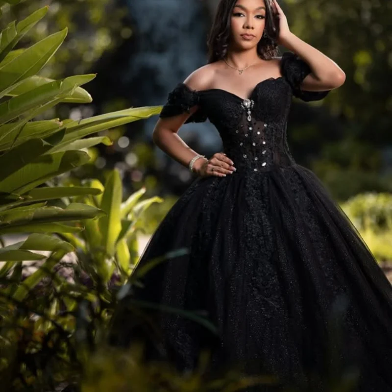Shiny black Shoulder Quinceanera Dress Lace glitter decal Tull crystal vestidos de 15 Quinceanera Customized
Shiny black Shoulder Quinceanera Dress Lace glitter decal Tull crystal vestidos de 15 Quinceanera Customized