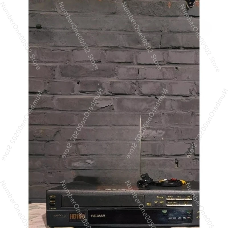 HD100 Video Recorder Vintage Video Tape Player VHS Format Player
HD100 Video Recorder Vintage Video Tape Player VHS Format Player