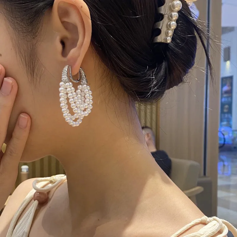 French vintage glitter zircon U-shaped multi-layer pearl tassel earrings women's retro banquet tender eardrop
French vintage glitter zircon U-shaped multi-layer pearl tassel earrings women's retro banquet tender eardrop