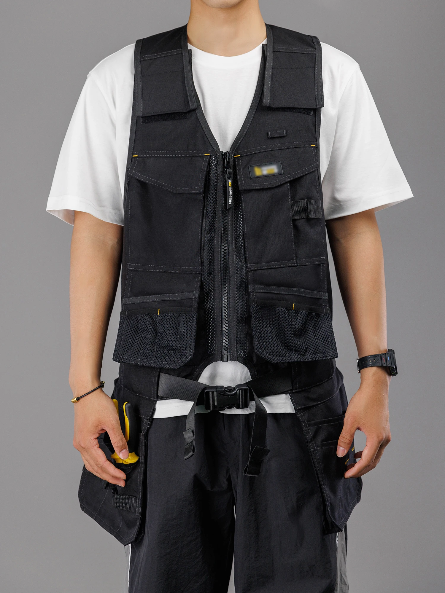  Outdoor Workwear Vest Men's Wear-Resistant Tactical Vest Multi-Functional Tool Hanging Bag Design Mountaineering Camping Hiking Universal for All Seasons
Outdoor Workwear Vest Men's Wear-Resistant Tactical Vest Multi-Functional Tool Hanging Bag Design Mountaineering Camping Hiking Universal for All Seasons