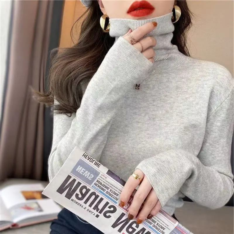 Women's High Neck Knitted Base Shirt White Casual Style Loose Fit Long Sleeve Autumn Winter Fashionable Inner Wear Top
Women's High Neck Knitted Base Shirt White Casual Style Loose Fit Long Sleeve Autumn Winter Fashionable Inner Wear Top