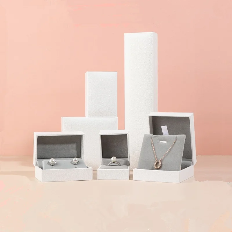 White Padded Leather paper Jewelry Box For Storing Rings Necklaces Bracelets And Anklets A Gift Packaging Box For Storing Items
White Padded Leather paper Jewelry Box For Storing Rings Necklaces Bracelets And Anklets A Gift Packaging Box For Storing Items