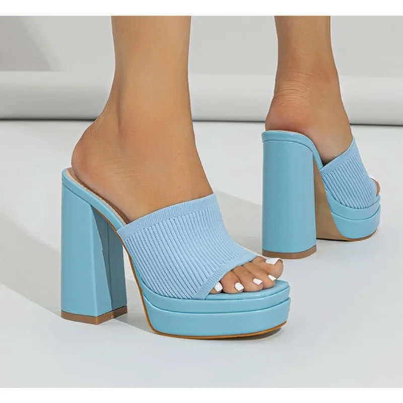 Уютные женские тапочки из эластичной трикотажной ткани на массивном высоком каблуке, модные женские сандалии на платформе с открытым носком для свадебной вечеринки
Уютные женские тапочки из эластичной трикотажной ткани на массивном высоком каблуке, модные женские сандалии на платформе с открытым носком для свадебной вечеринки