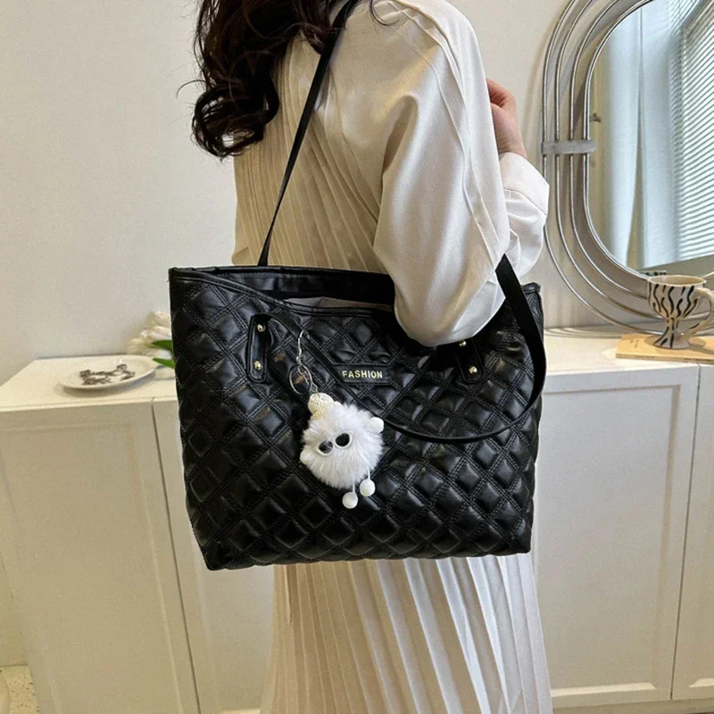 Women Quilted Tote Bag Large Capacity PU Solid Color Shoulder with Pendant Fashion Shoulder Square Single Shoulder Bag
Women Quilted Tote Bag Large Capacity PU Solid Color Shoulder with Pendant Fashion Shoulder Square Single Shoulder Bag