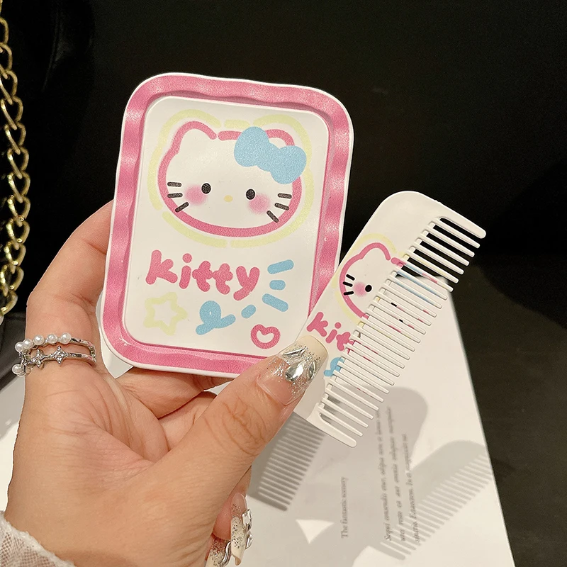 Портативный складной маленький набор зеркал в стиле аниме Sanrio Hello Kitty, косметическое зеркало, карманное зеркало и расческа, универсальные подарки для девочек
Портативный складной маленький набор зеркал в стиле аниме Sanrio Hello Kitty, косметическое зеркало, карманное зеркало и расческа, универсальные подарки для девочек