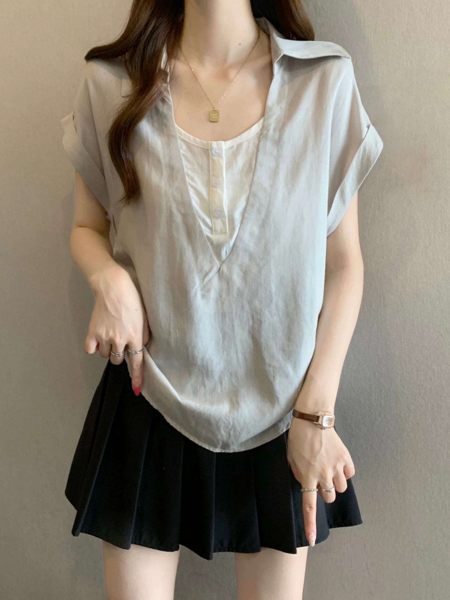 Slimming V-Neck Short Sleeve Base Shirt Women's Summer 2026 New plus Size Short Top Korean Style Commute Wind Loose Fit Butto...
Slimming V-Neck Short Sleeve Base Shirt Women's Summer 2026 New plus Size Short Top Korean Style Commute Wind Loose Fit Butto...