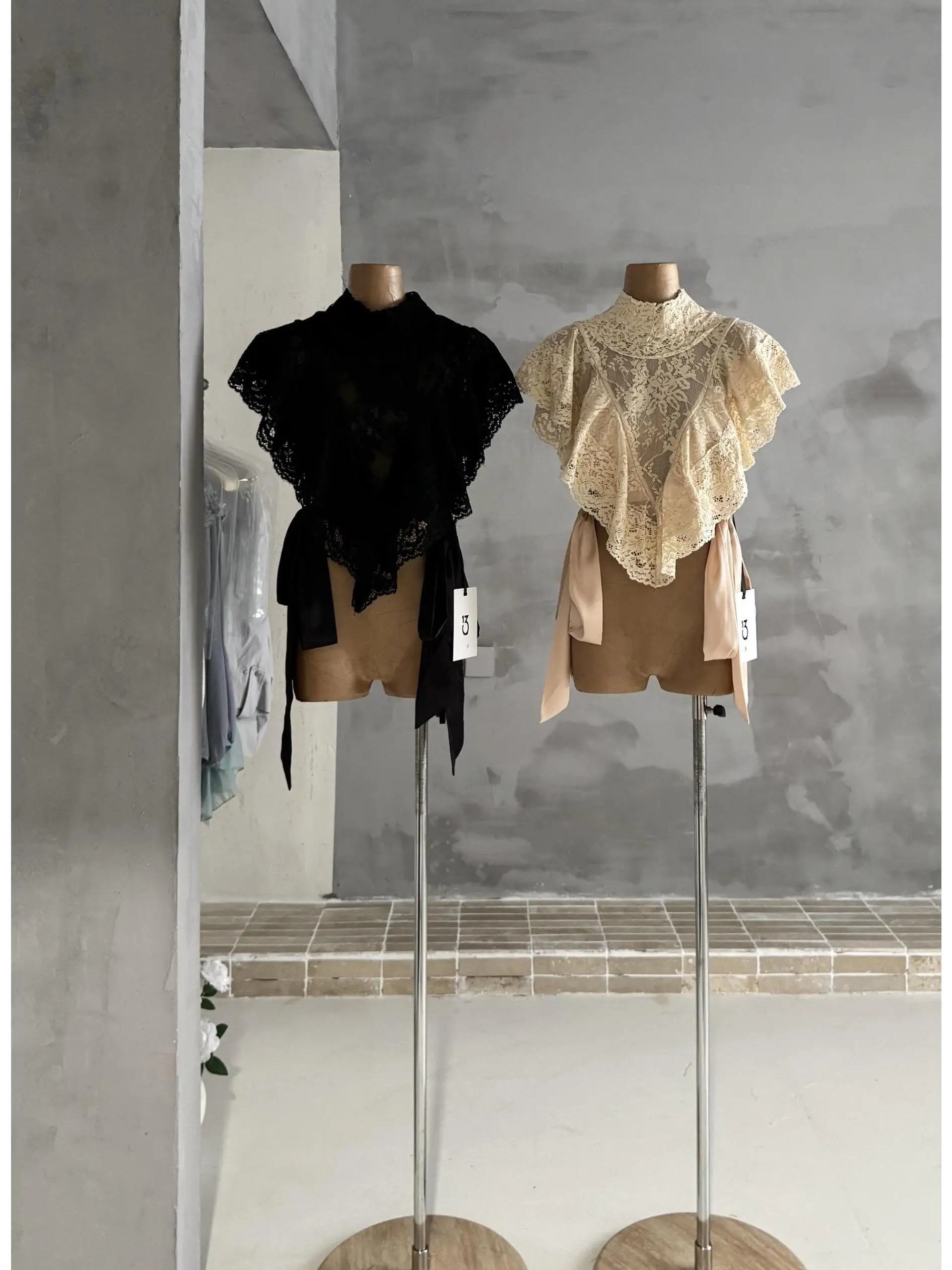 13STUDO2026 Fairy Tale Lace Knot Tie Top Half High Collar See through Loose Fit Summer Fashion Women's Polyester Fi...
13STUDO2026 Fairy Tale Lace Knot Tie Top Half High Collar See through Loose Fit Summer Fashion Women's Polyester Fi...