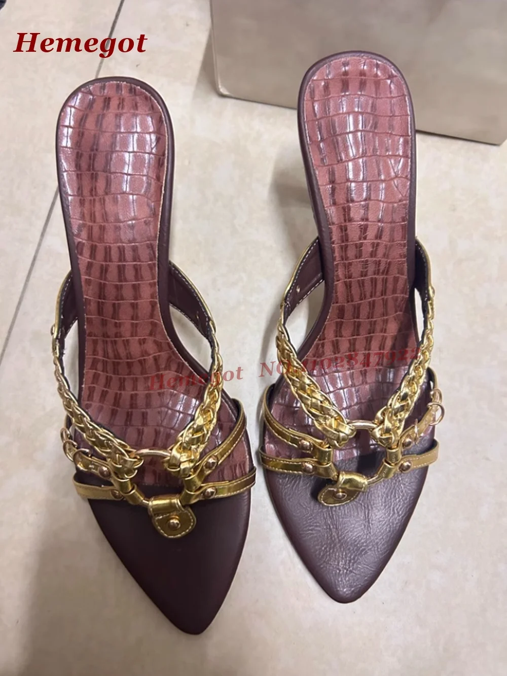 Gold Weave Hole Slippers Pointy Toe Splicing Women's Mules Stiletto Heels Side Air Summer 2025 Outside Casual Shoes Sexy Luxury
Gold Weave Hole Slippers Pointy Toe Splicing Women's Mules Stiletto Heels Side Air Summer 2025 Outside Casual Shoes Sexy Luxury