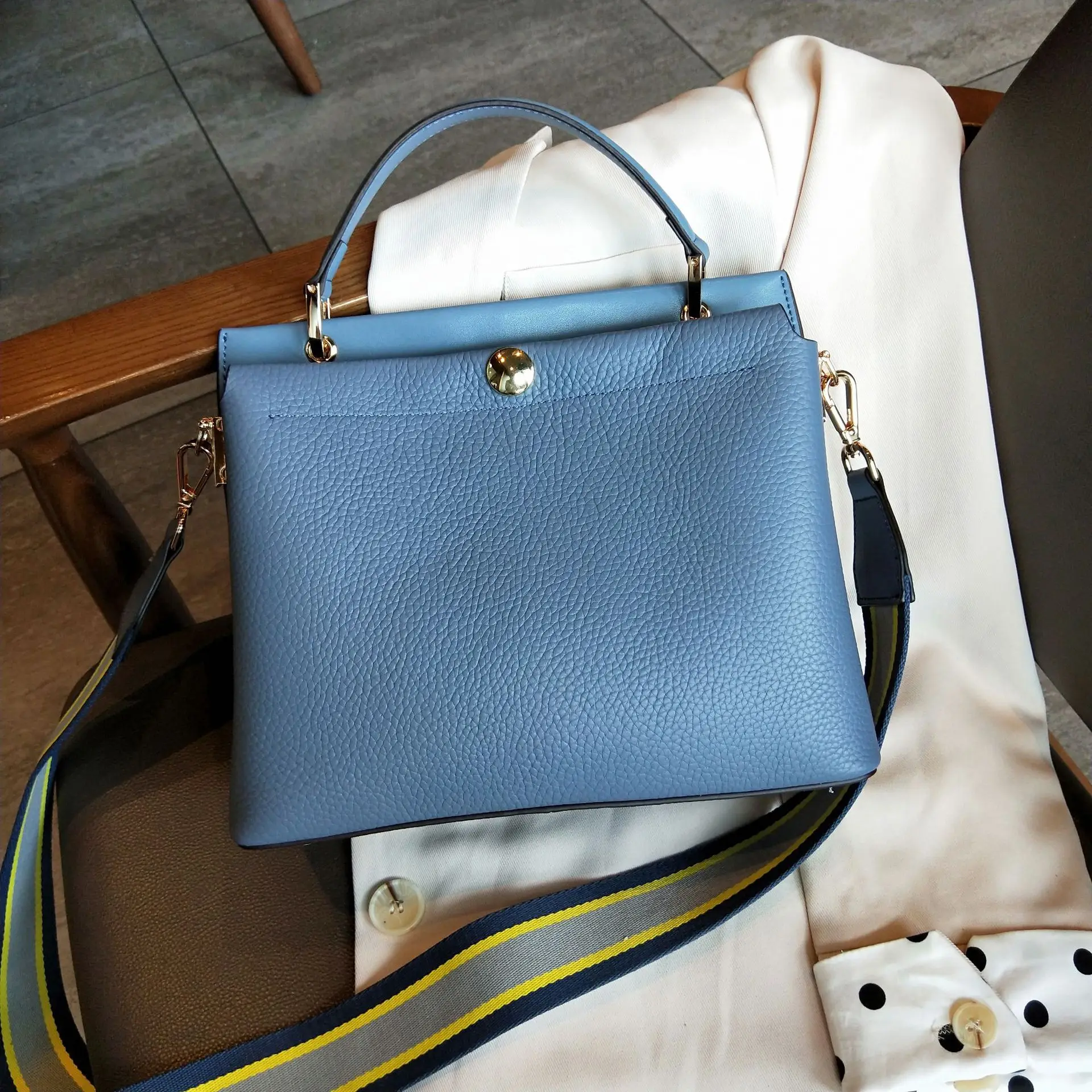 2022 Famous Brand Design Women's Handbag 100% Genuine Leather All-match Real Skin Cross Body Tote Bag Classic Satchel Purse
2022 Famous Brand Design Women's Handbag 100% Genuine Leather All-match Real Skin Cross Body Tote Bag Classic Satchel Purse