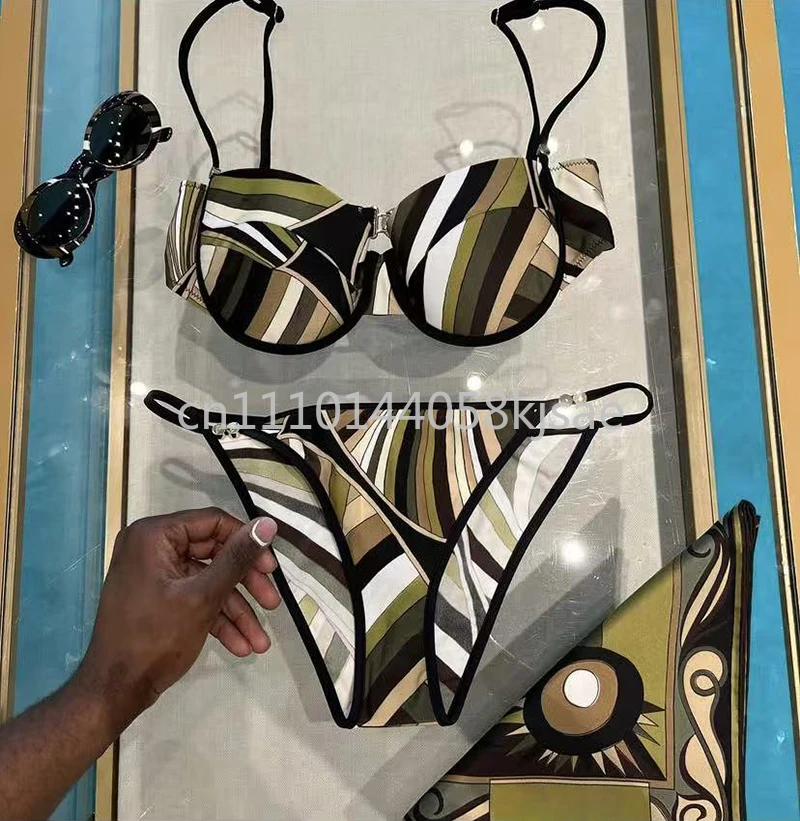 Luxury Design Women's Brown Scarf Swimsuit Letter Signature Logo Beachwear Designer Brand Lady Headband Bikini Sets Swimwear
Luxury Design Women's Brown Scarf Swimsuit Letter Signature Logo Beachwear Designer Brand Lady Headband Bikini Sets Swimwear