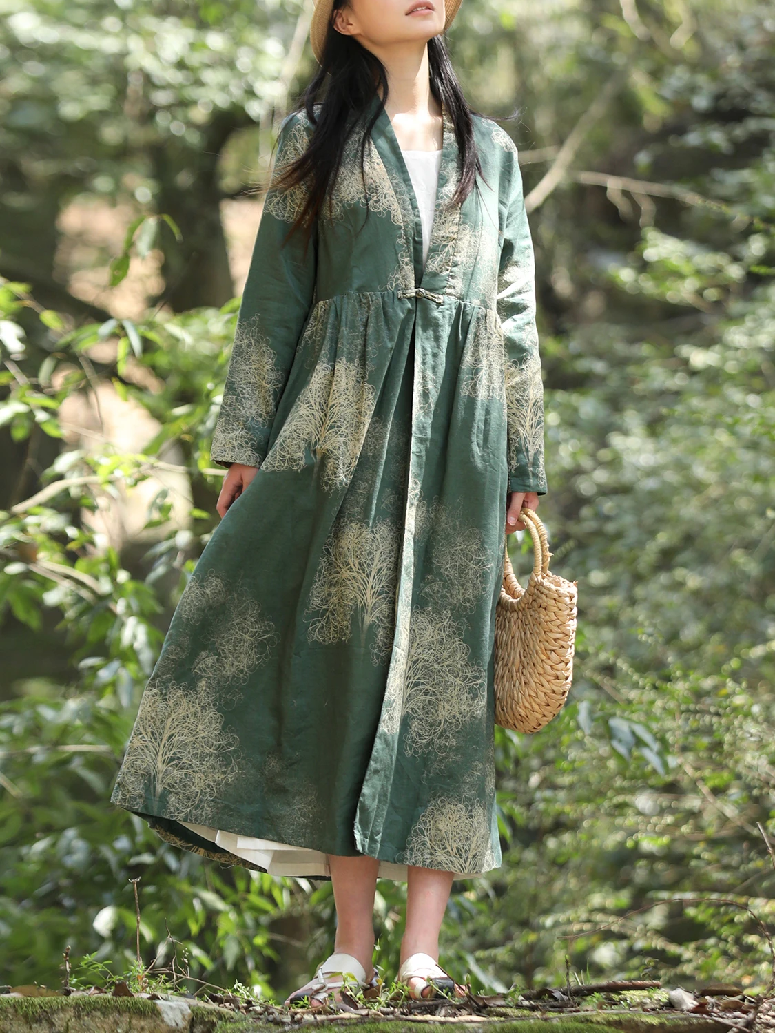 Свободное двухслойное пальто на одной пуговице с длинными рукавами и принтом в винтажном художественном китайском стиле
Свободное двухслойное пальто на одной пуговице с длинными рукавами и принтом в винтажном художественном китайском стиле