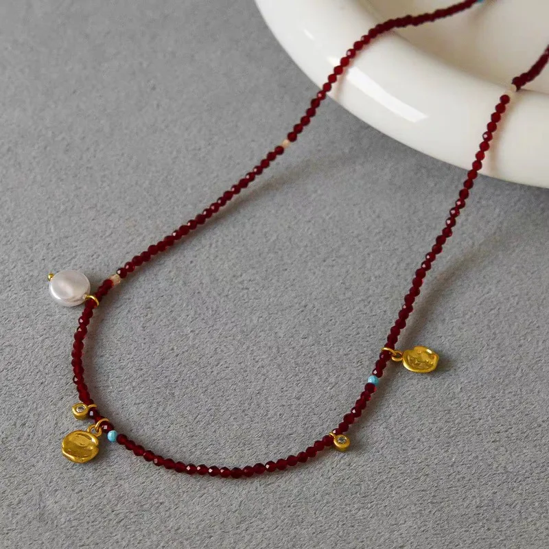 Korean Niche Burgundy Beaded Necklace, New Chinese-style Small and Exquisite Fine Collarbone Chain, New Year's Eve Winter Access
Korean Niche Burgundy Beaded Necklace, New Chinese-style Small and Exquisite Fine Collarbone Chain, New Year's Eve Winter Access