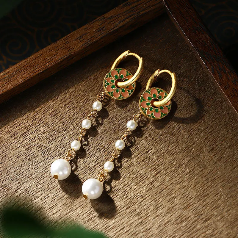 New Chinese style replica Chinese style pearl earrings with tassels, high-end and minimalist ethnic style earrings
New Chinese style replica Chinese style pearl earrings with tassels, high-end and minimalist ethnic style earrings