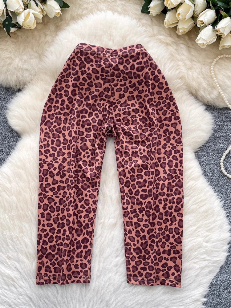 Женские брюки в стиле ретро с леопардовым принтом и высокой талией, облегающие брюки семи четвертей, женские летние новые модные красивые сексуальные уличные брюки
Женские брюки в стиле ретро с леопардовым принтом и высокой талией, облегающие брюки семи четвертей, женские летние новые модные красивые сексуальные уличные брюки